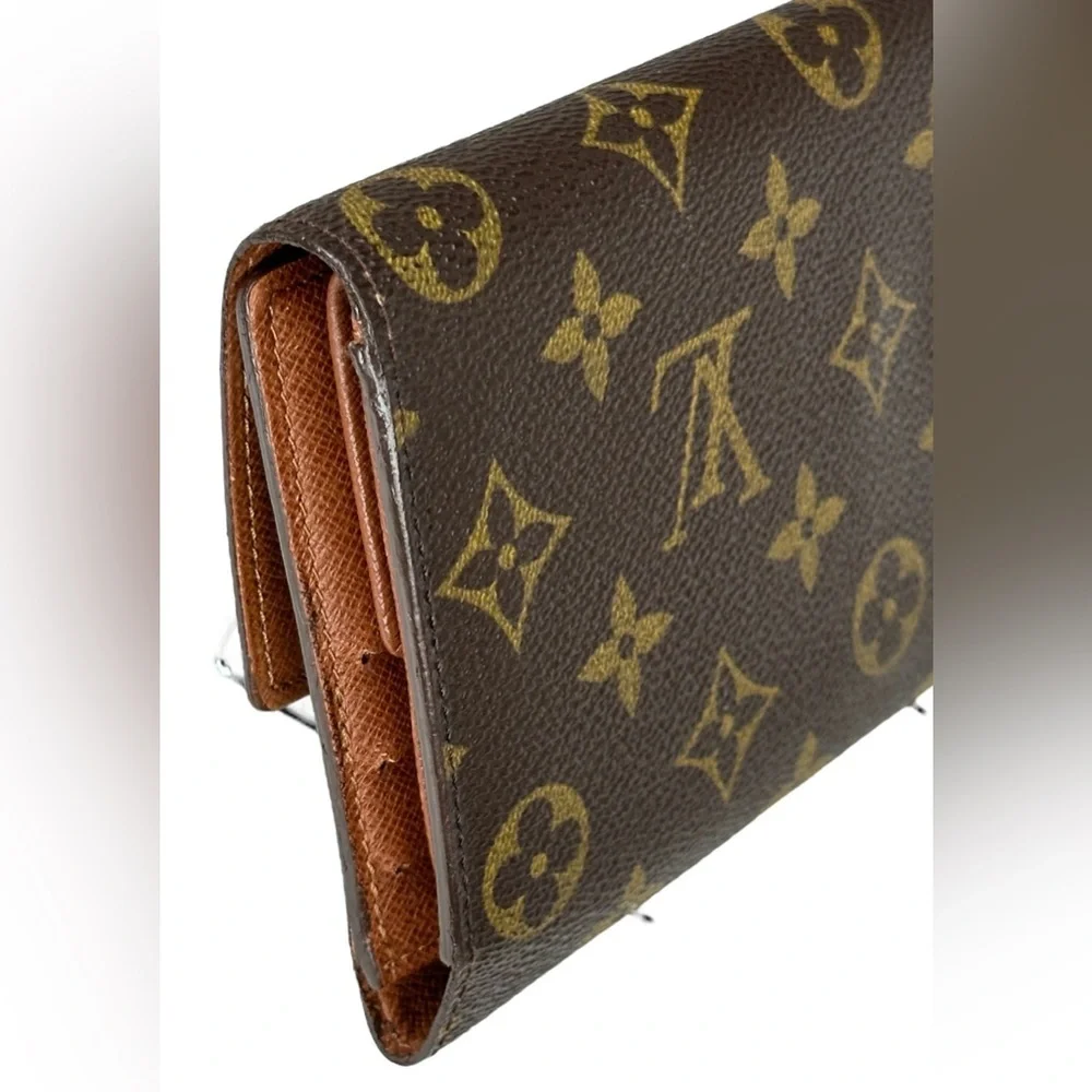 Louis Vuitton International Wallet - Picture 11 of 14